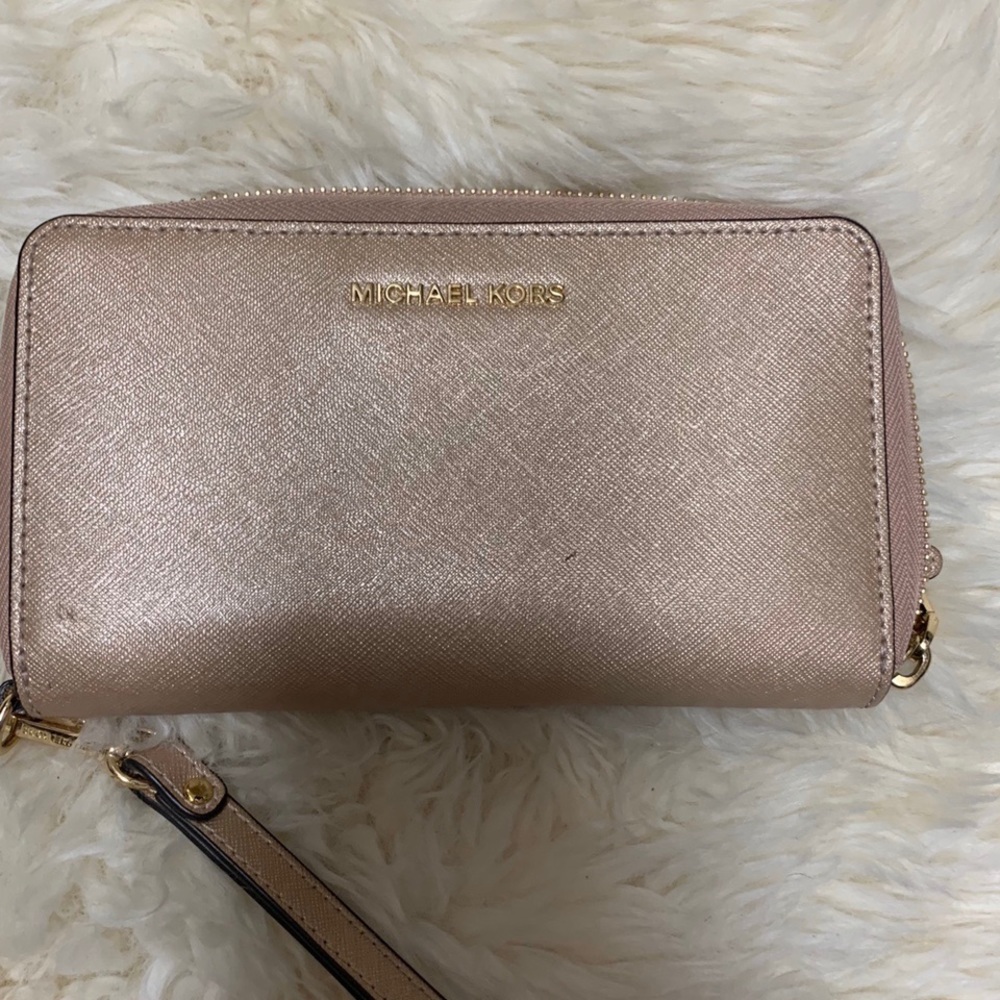 Michael Kors light pink wallet